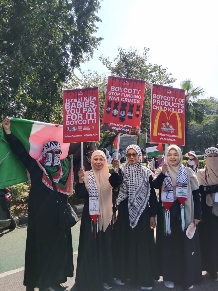 Ribuan Massa Perempuan Gelar Aksi Damai :Tolak Produk Pro Israel..!!